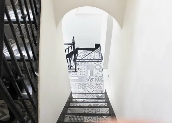 Plaza De Espana Building * קדיז